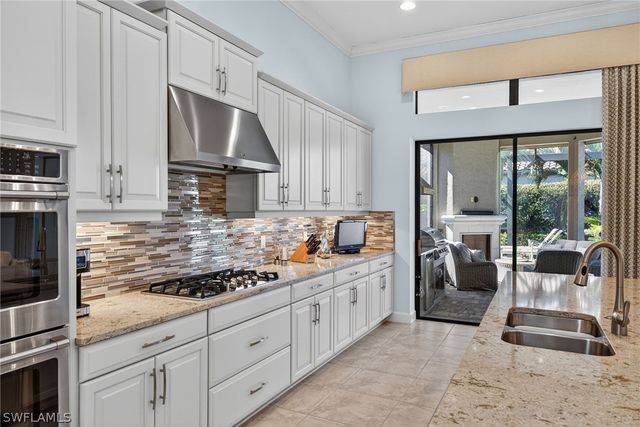 8667 Amour CT, Naples, FL 34119