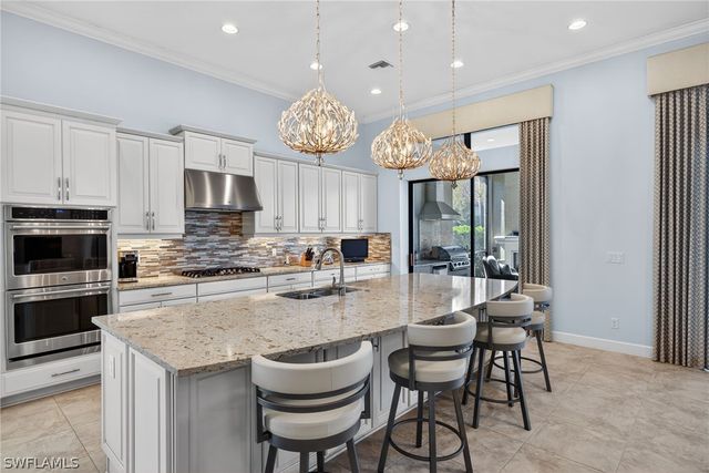 8667 Amour CT, Naples, FL 34119