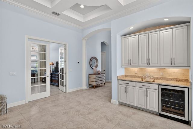 8667 Amour CT, Naples, FL 34119