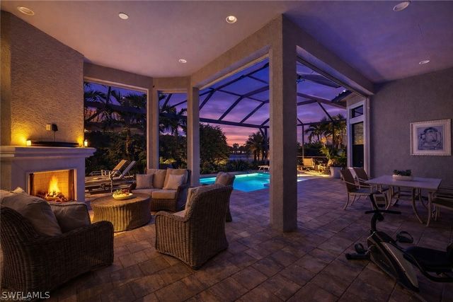 8667 Amour CT, Naples, FL 34119