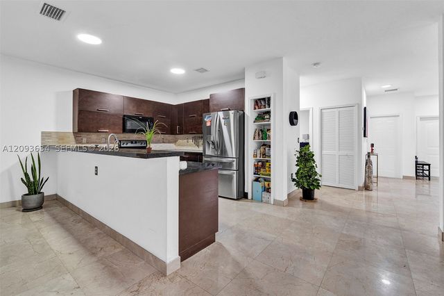 9770 NW 10th St 9770, Miami, FL 33172