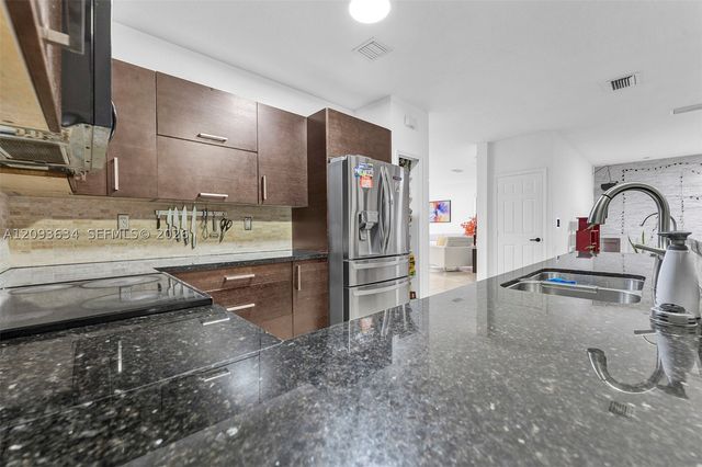 9770 NW 10th St 9770, Miami, FL 33172