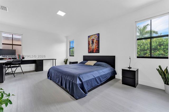 9770 NW 10th St 9770, Miami, FL 33172