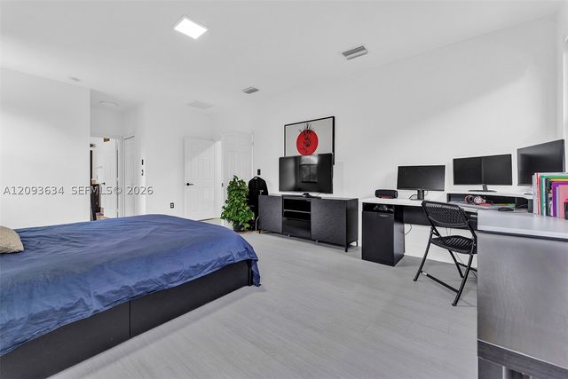 9770 NW 10th St 9770, Miami, FL 33172