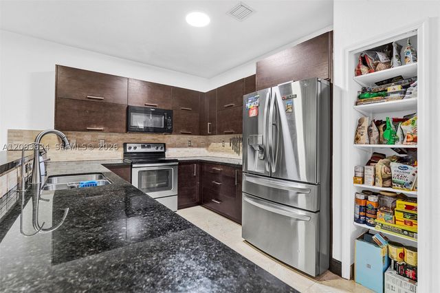 9770 NW 10th St 9770, Miami, FL 33172