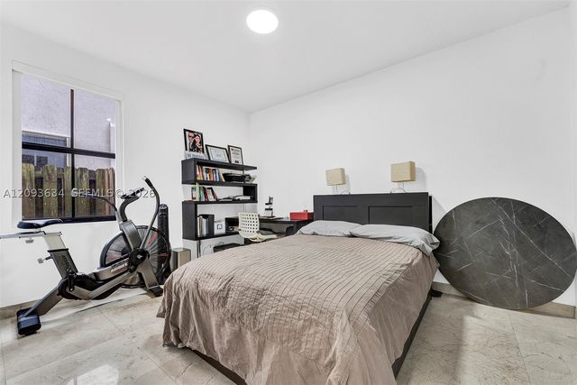 9770 NW 10th St 9770, Miami, FL 33172