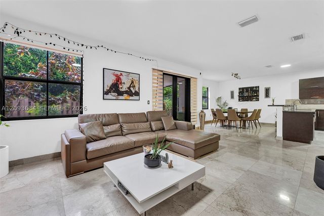 9770 NW 10th St 9770, Miami, FL 33172