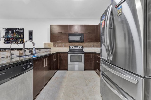9770 NW 10th St 9770, Miami, FL 33172