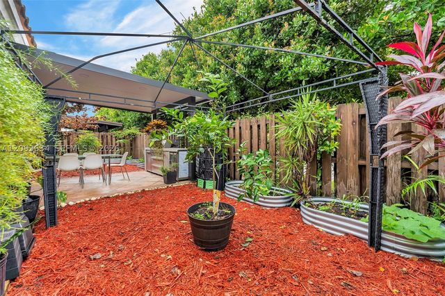 9770 NW 10th St 9770, Miami, FL 33172
