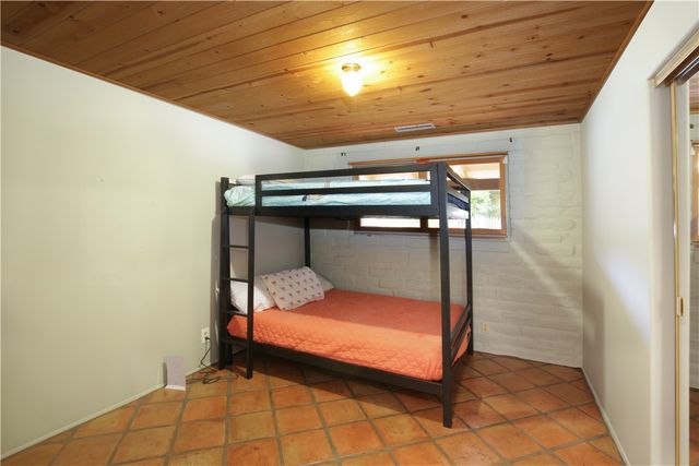 17825 Bear Valley Lane, Escondido, CA 92027