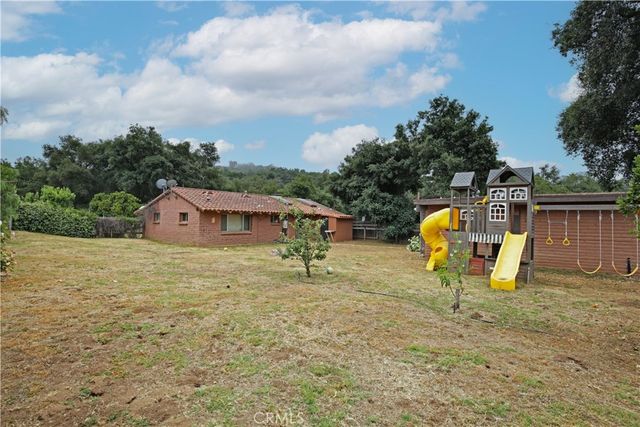 17825 Bear Valley Lane, Escondido, CA 92027