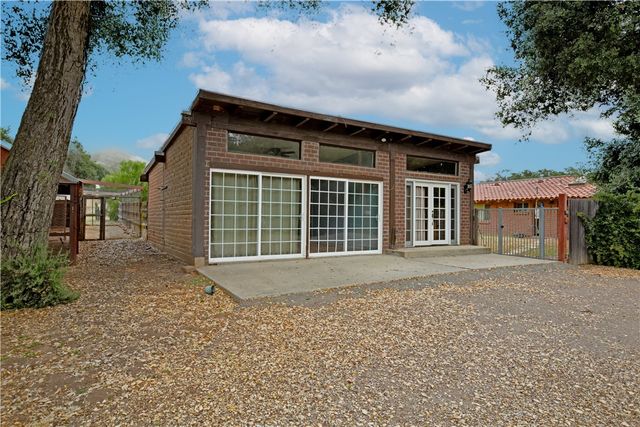 17825 Bear Valley Lane, Escondido, CA 92027