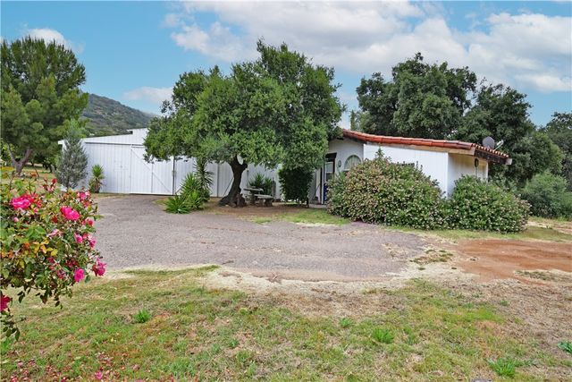 17825 Bear Valley Lane, Escondido, CA 92027