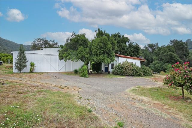 17825 Bear Valley Lane, Escondido, CA 92027