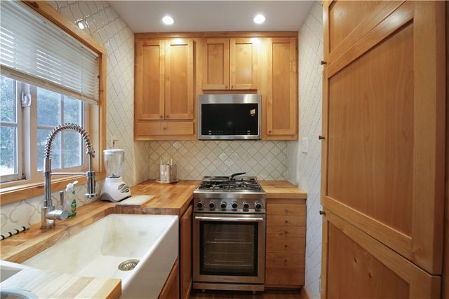 17825 Bear Valley Lane, Escondido, CA 92027