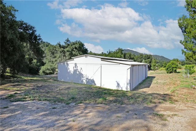 17825 Bear Valley Lane, Escondido, CA 92027