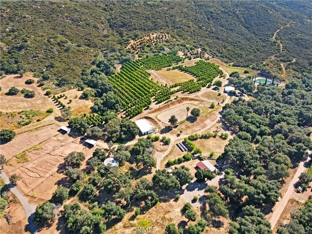 17825 Bear Valley Lane, Escondido, CA 92027