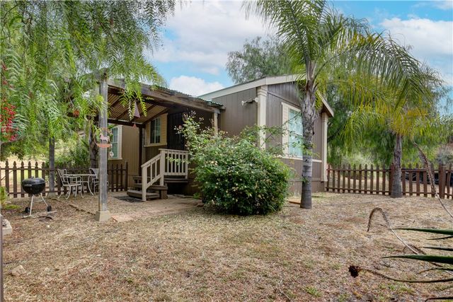 17825 Bear Valley Lane, Escondido, CA 92027