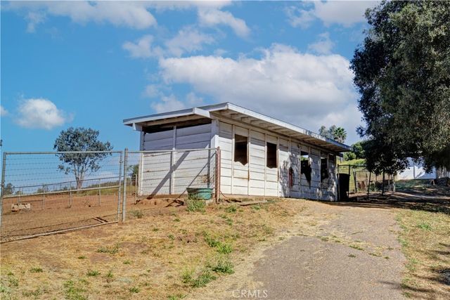 17825 Bear Valley Lane, Escondido, CA 92027