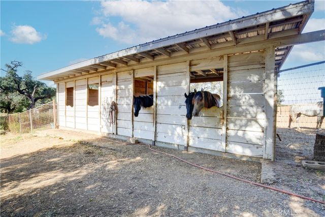 17825 Bear Valley Lane, Escondido, CA 92027