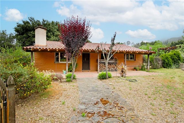 17825 Bear Valley Lane, Escondido, CA 92027