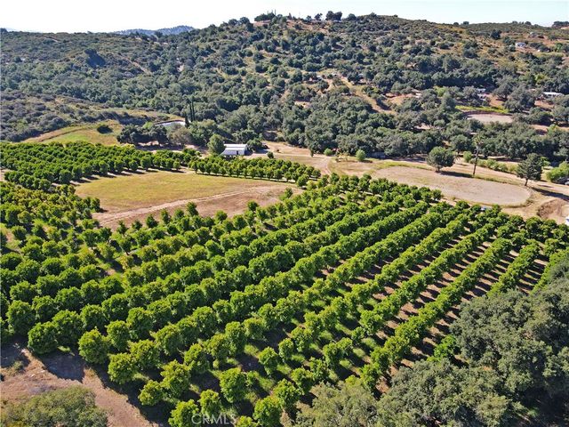 17825 Bear Valley Lane, Escondido, CA 92027