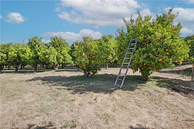 17825 Bear Valley Lane, Escondido, CA 92027