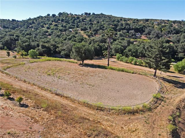 17825 Bear Valley Lane, Escondido, CA 92027