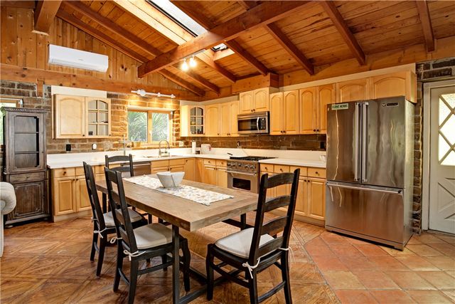 17825 Bear Valley Lane, Escondido, CA 92027