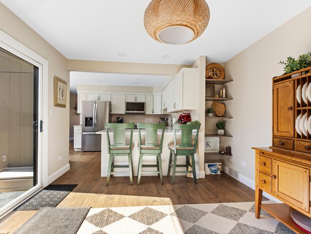 186 Shoreline Road, Lake Barrington, IL 60010