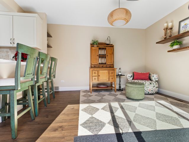 186 Shoreline Road, Lake Barrington, IL 60010