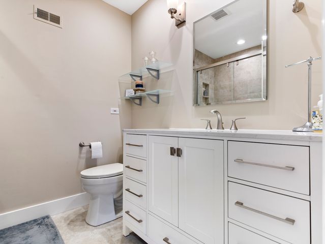 186 Shoreline Road, Lake Barrington, IL 60010