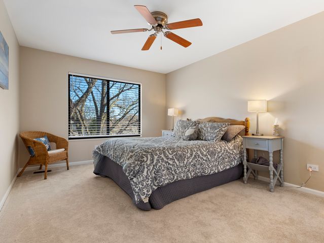 186 Shoreline Road, Lake Barrington, IL 60010