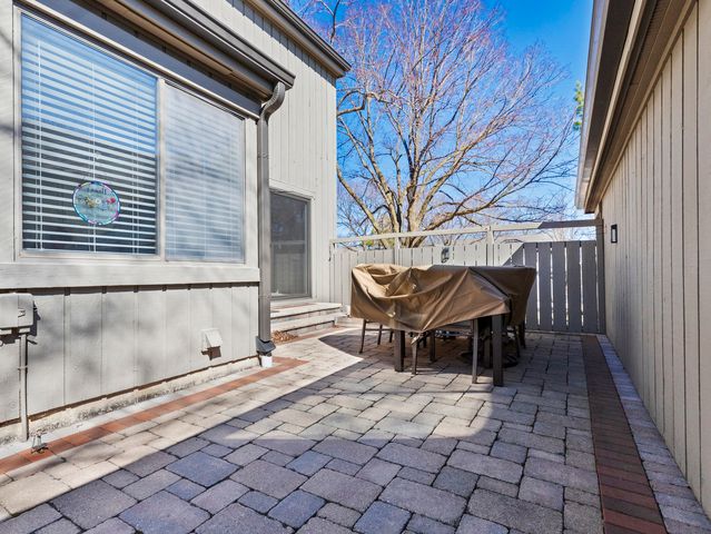 186 Shoreline Road, Lake Barrington, IL 60010