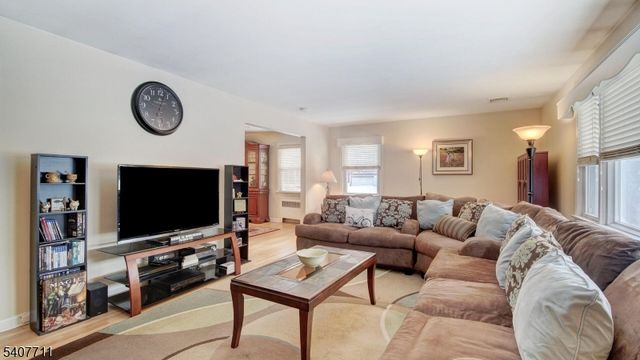 25 Woodland Ave, West Orange Twp., NJ 07052