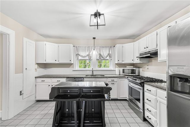 46 North Country Club Drive, Warwick, RI 02888