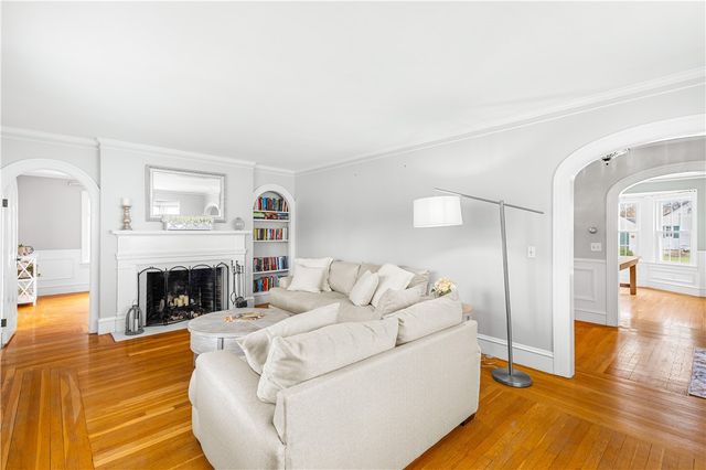 46 North Country Club Drive, Warwick, RI 02888