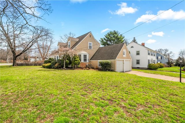 46 North Country Club Drive, Warwick, RI 02888