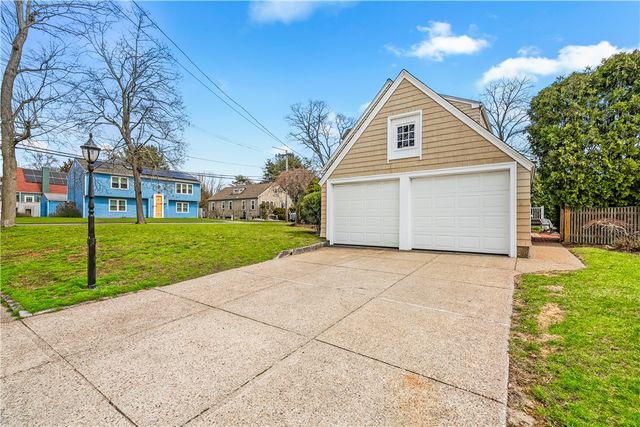 46 North Country Club Drive, Warwick, RI 02888