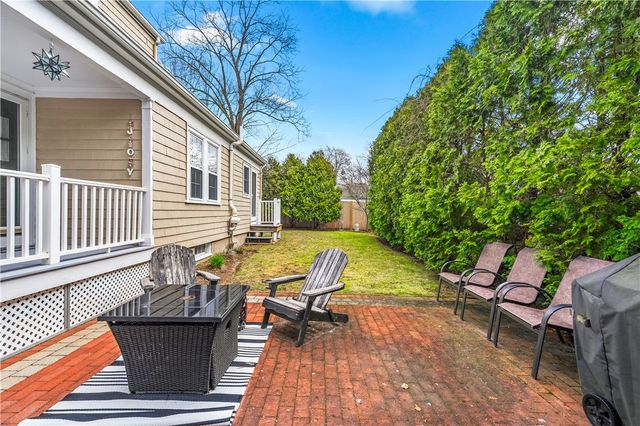 46 North Country Club Drive, Warwick, RI 02888