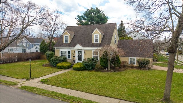 46 North Country Club Drive, Warwick, RI 02888