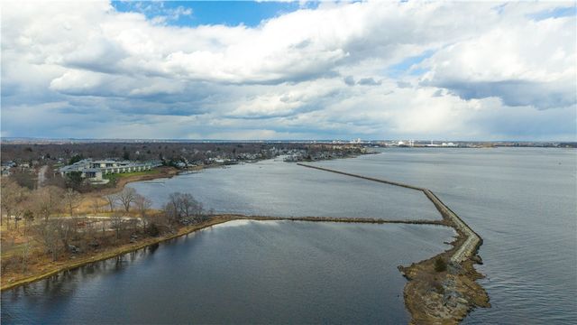 46 North Country Club Drive, Warwick, RI 02888