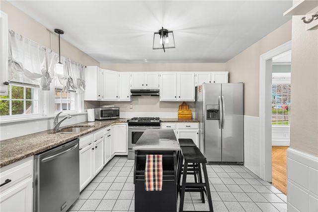 46 North Country Club Drive, Warwick, RI 02888