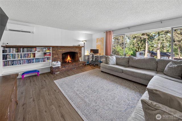 2684 Olympic Drive, Oak Harbor, WA 98277