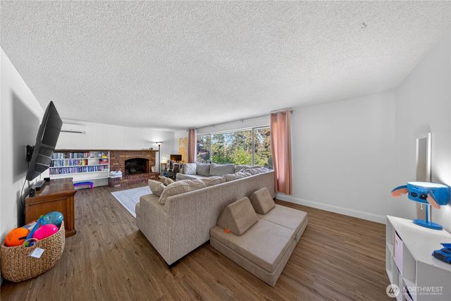 2684 Olympic Drive, Oak Harbor, WA 98277