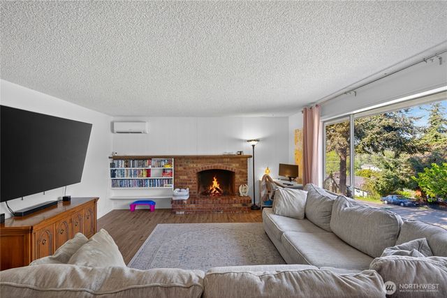 2684 Olympic Drive, Oak Harbor, WA 98277