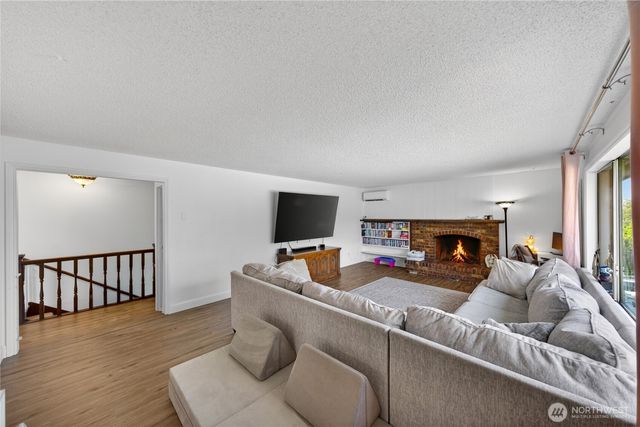 2684 Olympic Drive, Oak Harbor, WA 98277