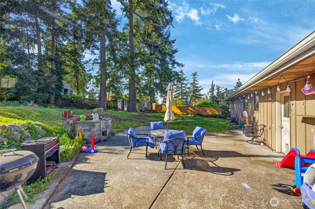 2684 Olympic Drive, Oak Harbor, WA 98277