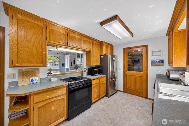 2684 Olympic Drive, Oak Harbor, WA 98277