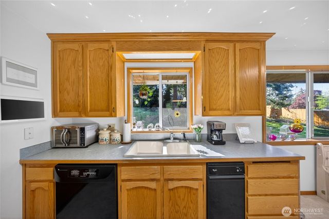 2684 Olympic Drive, Oak Harbor, WA 98277